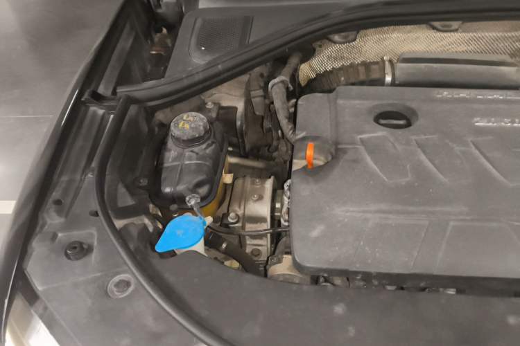 Used Haval H7 2017 Blue-Label H7L 2.0T Automatic Luxury Model Engine Bay Right