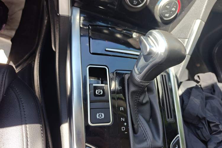 Used Haval H7 2017 Red-Label H7 2.0T Automatic Luxury Model Gear Lever