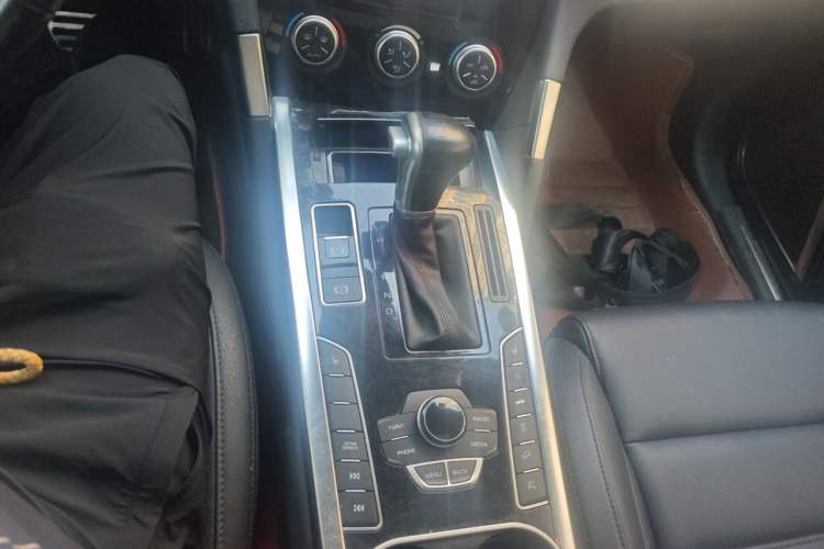 Used Haval H7 2017 Red-Label H7 2.0T Automatic Luxury Model Gear Lever