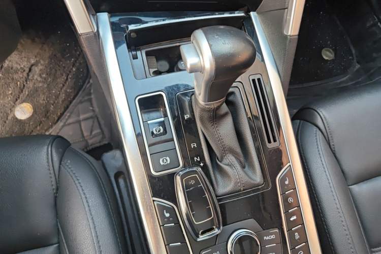 Used Haval H7 2017 Red-Label H7 2.0T Automatic Luxury Model Gear Lever
