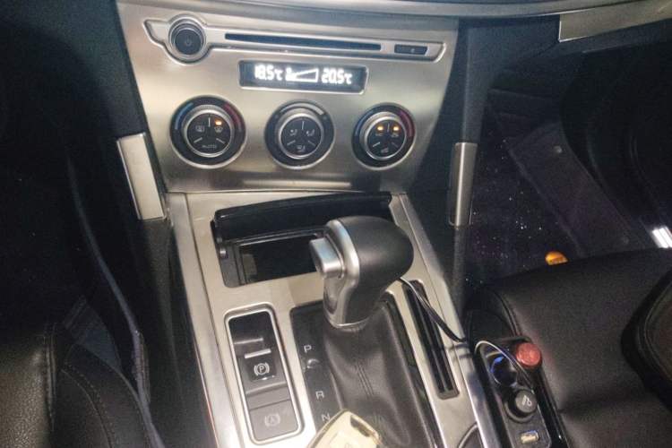 Used Haval H7 2017 Red-Label H7 2.0T Automatic Prestige Model Gear Lever