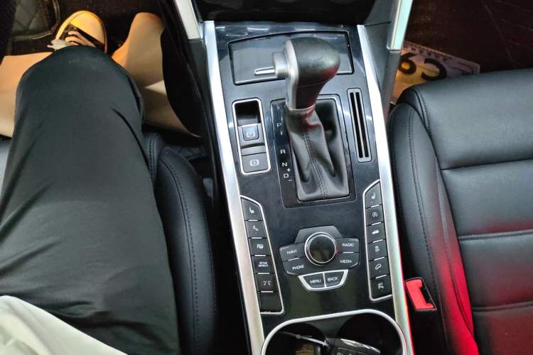 Used Haval H7 2017 Red-Label H7 2.0T Automatic Prestige Model Gear Lever
