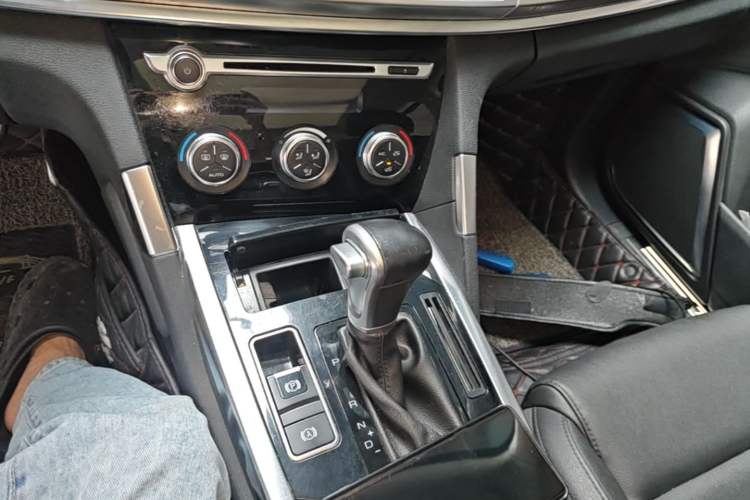 Used Haval H7 2017 Red-Label H7 2.0T Automatic Luxury Model Gear Lever