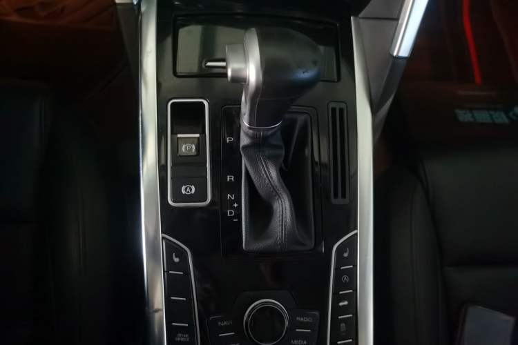 Used Haval H7 2017 Red-Label H7 2.0T Automatic Prestige Model Gear Lever