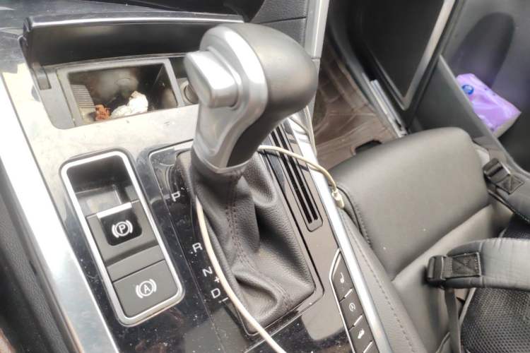 Used Haval H7 2017 Red-Label H7 2.0T Automatic Luxury Model Gear Lever