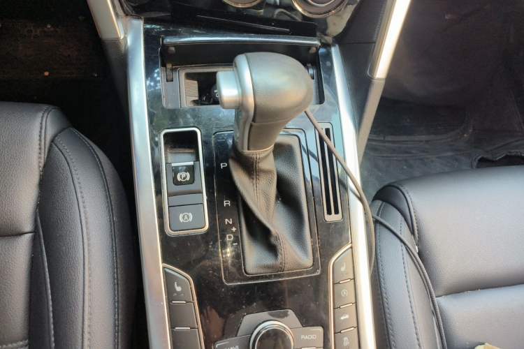 Used Haval H7 2017 Red-Label H7 2.0T Automatic Luxury Model Gear Lever