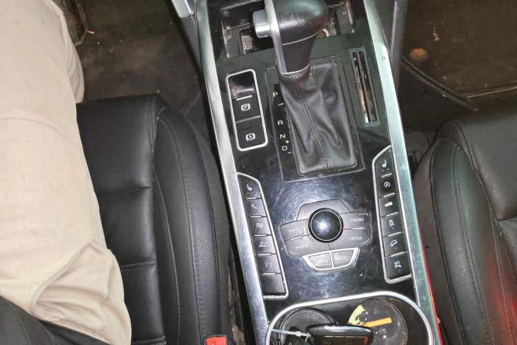Used Haval H7 2017 Red-Label H7 2.0T Automatic Prestige Model Gear Lever