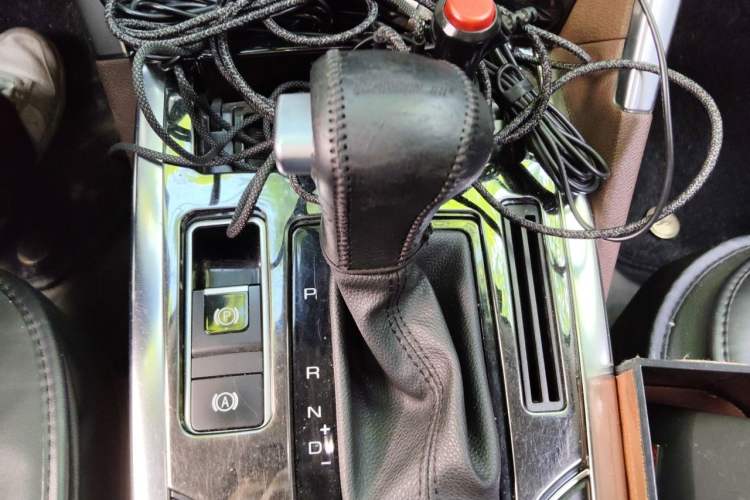 Used Haval H7 2017 Red-Label H7 2.0T Automatic Prestige Model Gear Lever