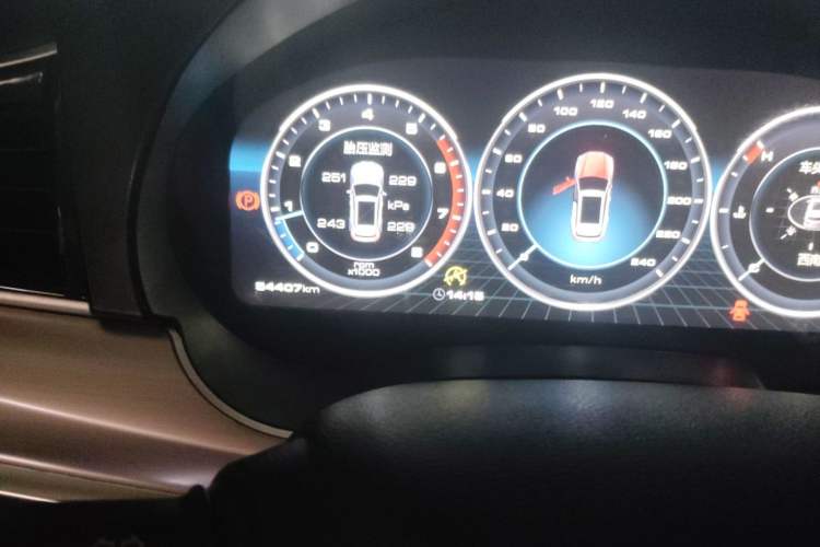 Used Haval H7 2017 Red-Label H7 2.0T Automatic Prestige Model Odometer Close Up
