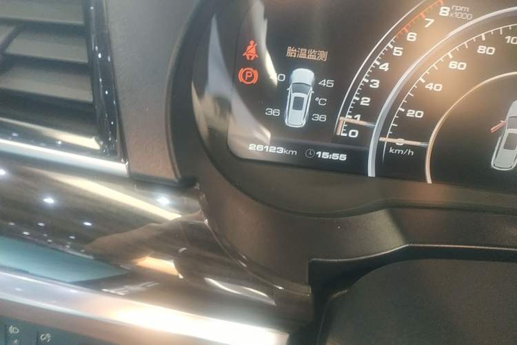 Used Haval H7 2017 Red-Label H7L 2.0T Automatic Prestige Model Odometer Close Up