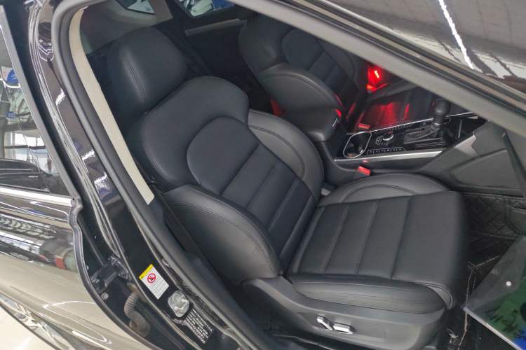 Used Haval H7 2017 Red-Label H7 2.0T Automatic Prestige Model Right Front Seat