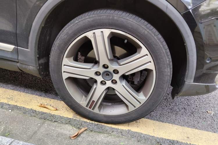 Used Haval H7 2017 Red-Label H7 2.0T Automatic Prestige Model Right Front Wheel Hub