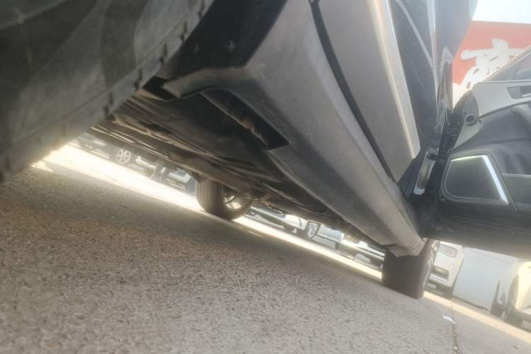 Used Haval H7 2017 Blue-Label H7L 2.0T Automatic Luxury Model Right Side Sill