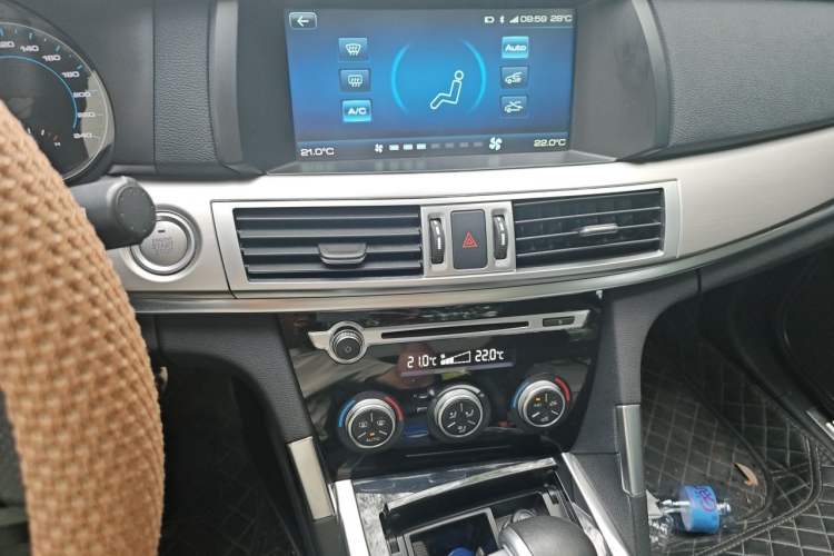 Used Haval H7 2017 Red-Label H7 2.0T Automatic Luxury Model Audio And AC Panel