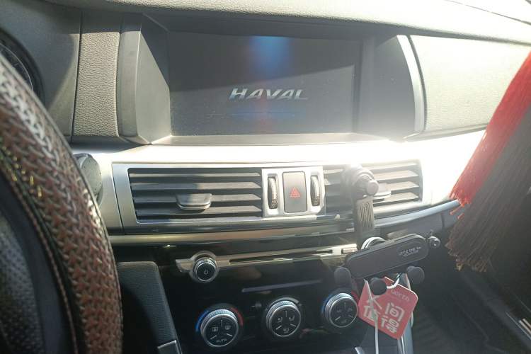 Used Haval H7 2017 Red-Label H7 2.0T Automatic Luxury Model Audio And AC Panel