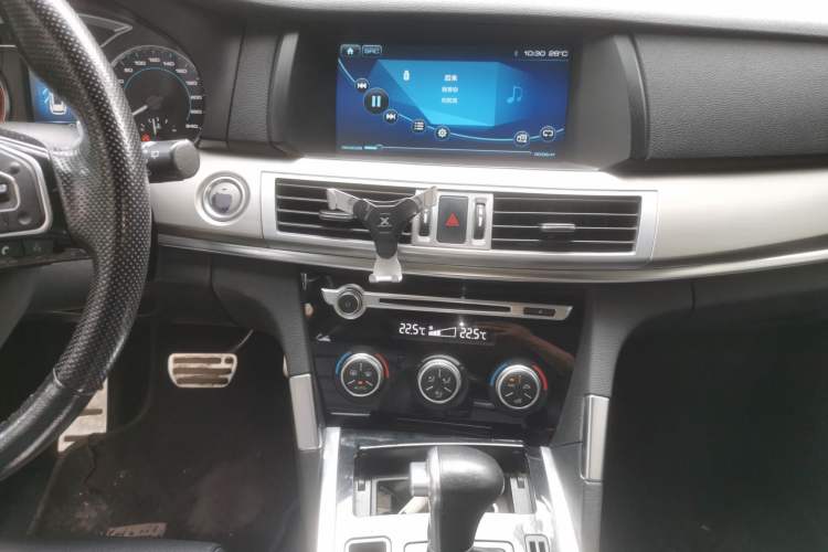 Used Haval H7 2017 Red-Label H7 2.0T Automatic Luxury Model Audio And AC Panel