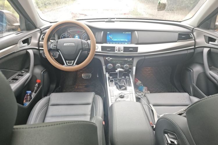 Used Haval H7 2017 Red-Label H7 2.0T Automatic Luxury Model Center Console