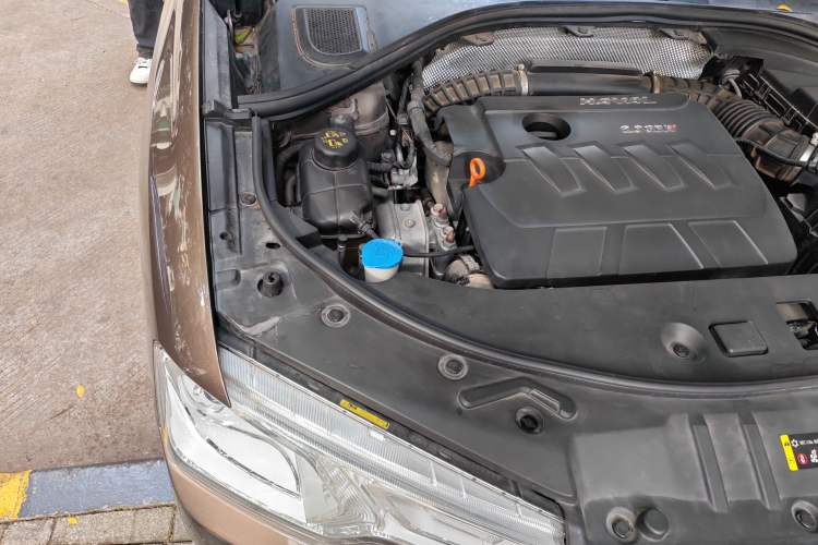 Used Haval H7 2017 Blue Label H7L 2.0T Automatic Prestige Model Engine Bay Right