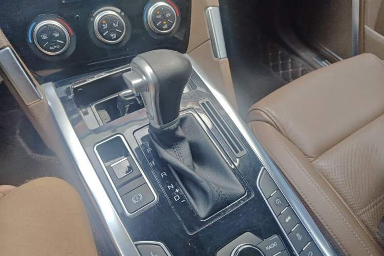Used Haval H7 2017 Red-Label H7 2.0T Automatic Prestige Model Gear Lever
