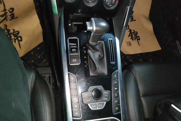 Used Haval H7 2017 Red-Label H7 2.0T Automatic Luxury Model Gear Lever