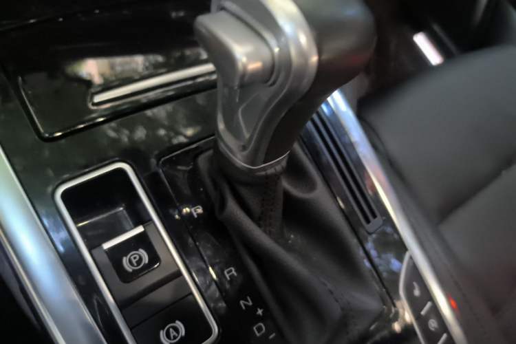 Used Haval H7 2017 Red-Label H7 2.0T Automatic Luxury Model Gear Lever