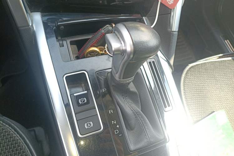 Used Haval H7 2017 Red-Label H7 2.0T Automatic Luxury Model Gear Lever