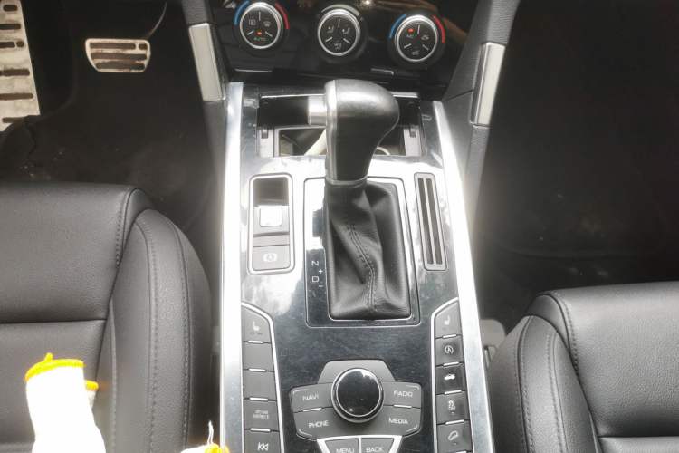 Used Haval H7 2017 Red-Label H7 2.0T Automatic Luxury Model Gear Lever