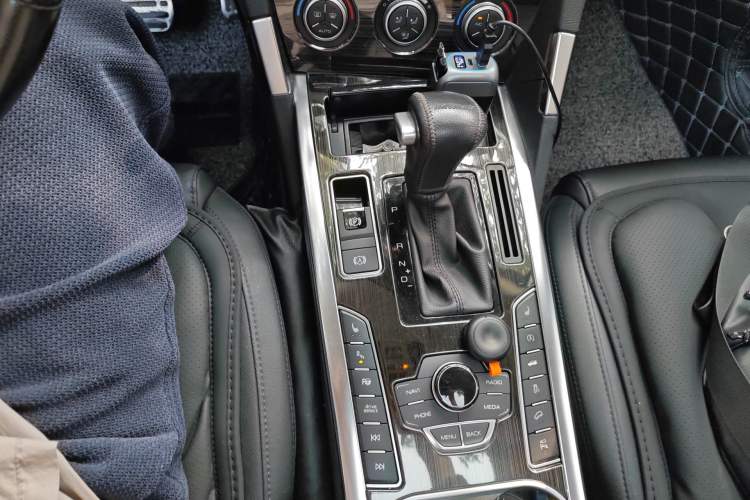 Used Haval H7 2017 Blue Label H7L 2.0T Automatic Prestige Model Gear Lever
