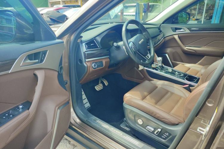 Used Haval H7 2017 Red-Label H7 2.0T Automatic Prestige Model Interior 2