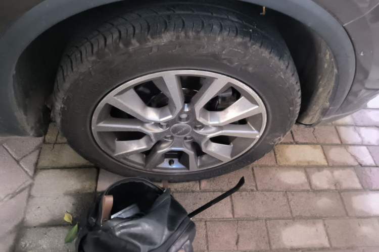 Used Haval H7 2017 Red-Label H7 2.0T Automatic Luxury Model Right Front Wheel Hub