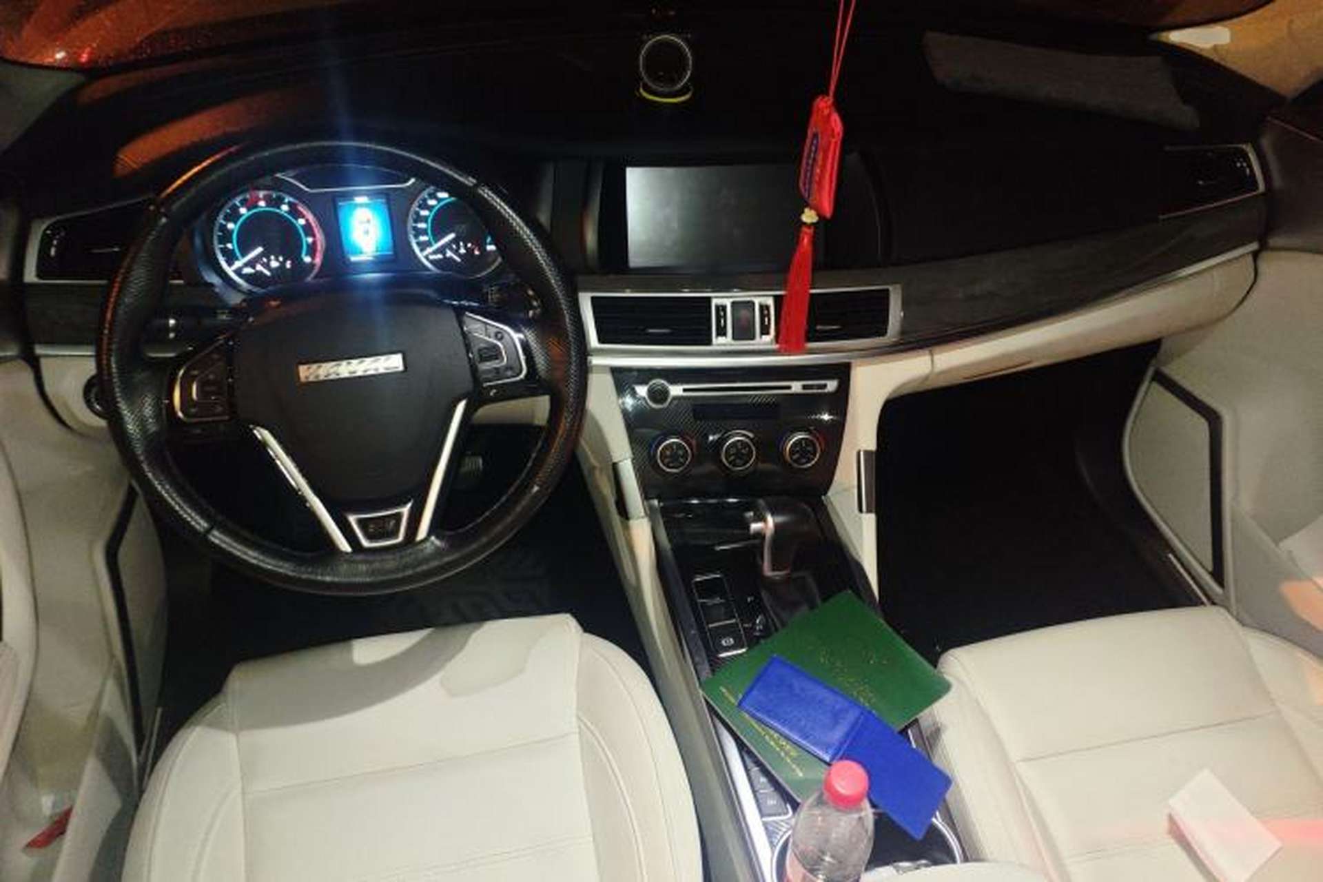 Used Haval H7 2017 Blue-Label H7L 2.0T Automatic Elite Model Center Console