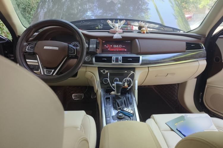 Used Haval H7 2017 Red-Label H7 2.0T Automatic Prestige Model Center Console
