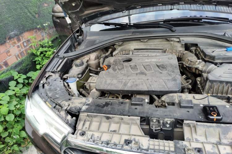Used Haval H7 2017 Blue-Label H7L 2.0T Automatic Luxury Model Engine Bay Right