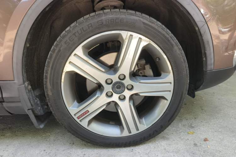 Used Haval H7 2017 Red-Label H7 2.0T Automatic Prestige Model Right Front Wheel Hub