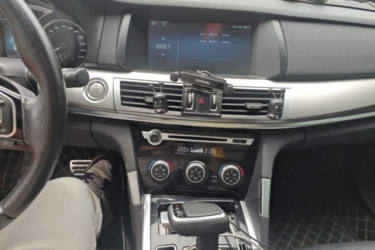 Used Haval H7 2017 Red-Label H7 2.0T Automatic Luxury Model Audio And AC Panel