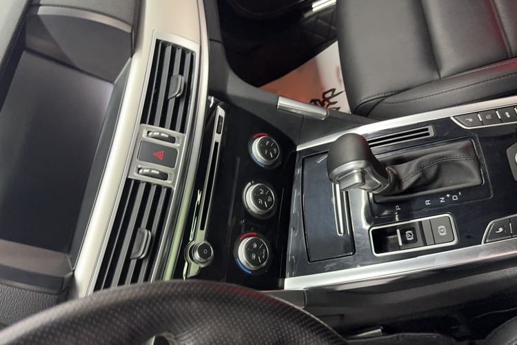 Used Haval H7 2017 Blue-Label H7L 2.0T Automatic Luxury Model Audio And AC Panel