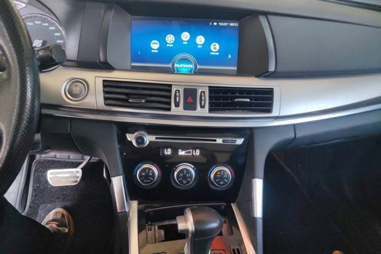 Used Haval H7 2017 Red-Label H7 2.0T Automatic Luxury Model Audio And AC Panel