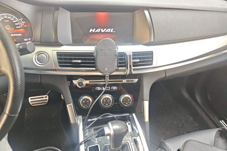 Used Haval H7 2017 Red-Label H7 2.0T Automatic Prestige Model Audio And AC Panel