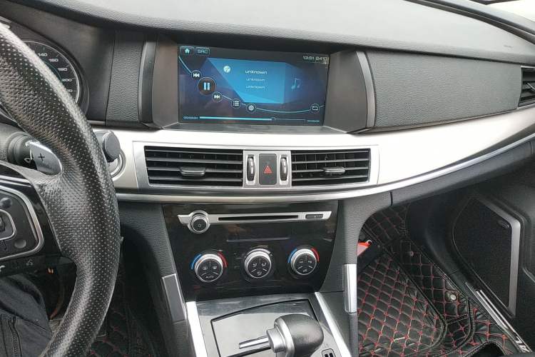 Used Haval H7 2017 Red-Label H7L 2.0T Automatic Luxury Model Audio And AC Panel