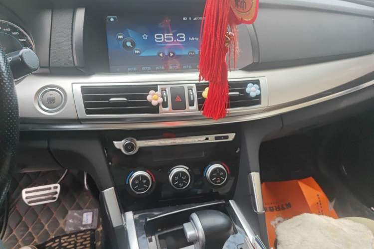 Used Haval H7 2017 Red-Label H7 2.0T Automatic Luxury Model Audio And AC Panel