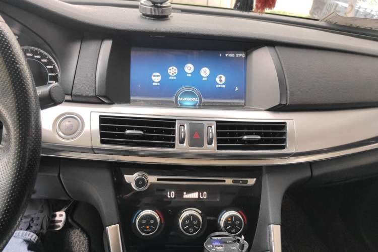Used Haval H7 2017 Red-Label H7 2.0T Automatic Prestige Model Audio And AC Panel
