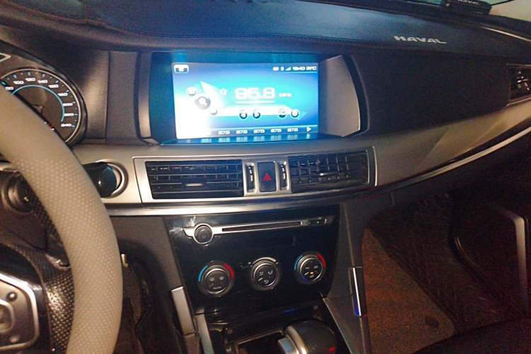 Used Haval H7 2017 Red-Label H7 2.0T Automatic Prestige Model Audio And AC Panel