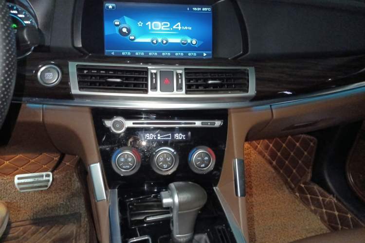 Used Haval H7 2017 Red-Label H7 2.0T Automatic Luxury Model Audio And AC Panel