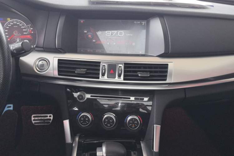 Used Haval H7 2017 Red-Label H7 2.0T Automatic Prestige Model Audio And AC Panel