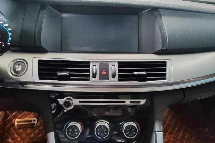 Used Haval H7 2017 Red-Label H7 2.0T Automatic Luxury Model Audio And AC Panel