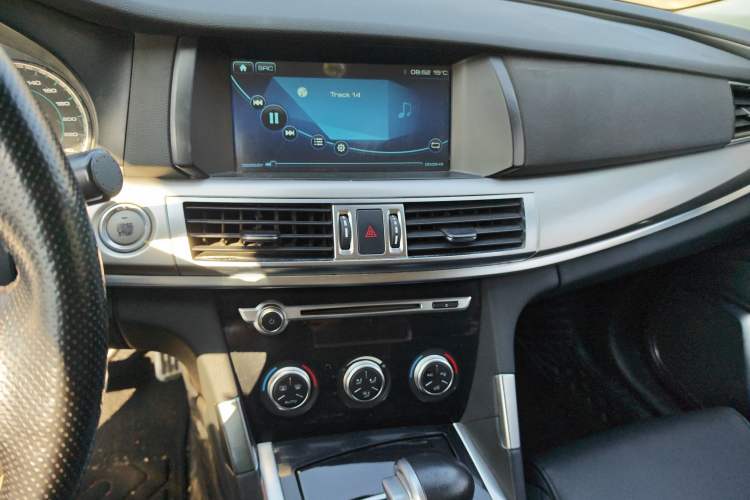 Used Haval H7 2017 Blue-Label H7L 2.0T Automatic Luxury Model Audio And AC Panel