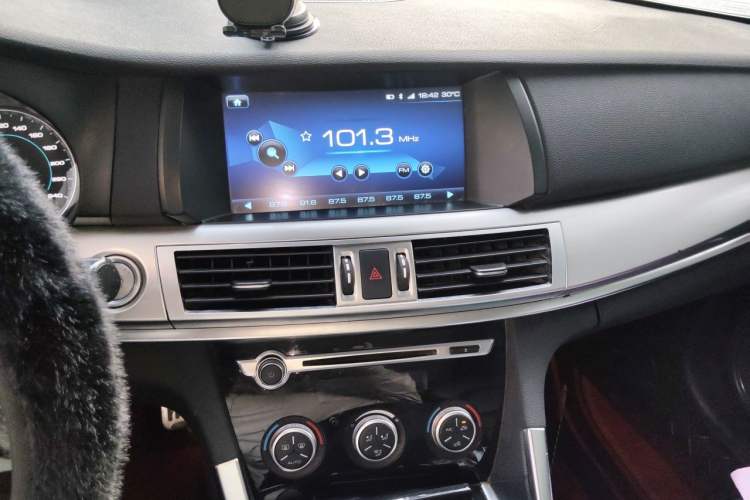 Used Haval H7 2017 Red-Label H7 2.0T Automatic Luxury Model Audio And AC Panel