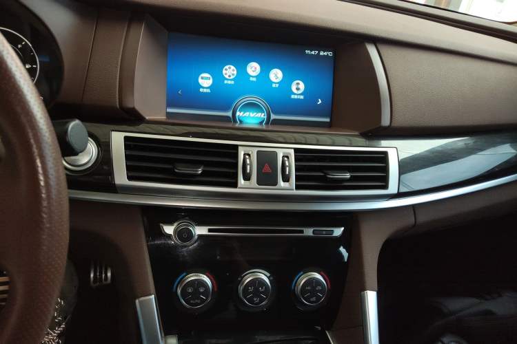 Used Haval H7 2017 Red-Label H7 2.0T Automatic Prestige Model Audio And AC Panel