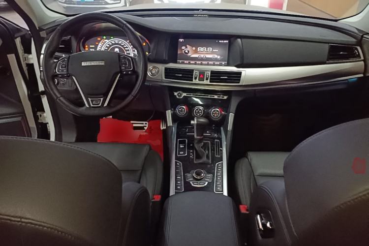 Used Haval H7 2017 Red-Label H7 2.0T Automatic Prestige Model Center Console
