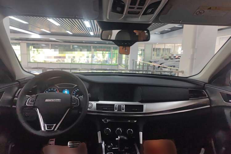 Used Haval H7 2017 Red-Label H7L 2.0T Automatic Luxury Model Center Console